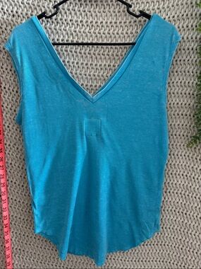 Women’s Chaser top size medium